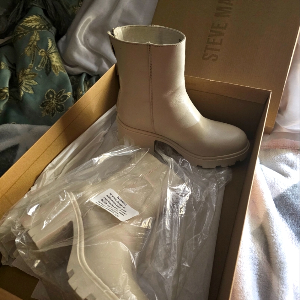Steve Madden Bone-colored boots